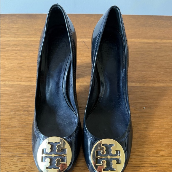 Tory Burch Navy Heels - Picture 1 of 5